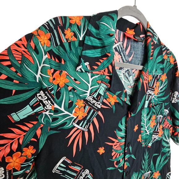 Coca Cola Mens Floral Shirt Hawaiian Sz S All Over Print Casual Travel Vacation - Picture 5 of 9